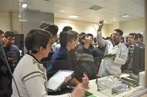 بازدید دانش آموزان مدرسه تیز هوشان پسرانه شهید مدنی