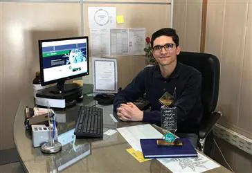 جناب آقای بهزاد منصوری به عنوان دانشجوی فرهیخته ی سومین دوره ی جایزه بزرگ علمی دانشجویی (علی پولاد) برگزیده شد